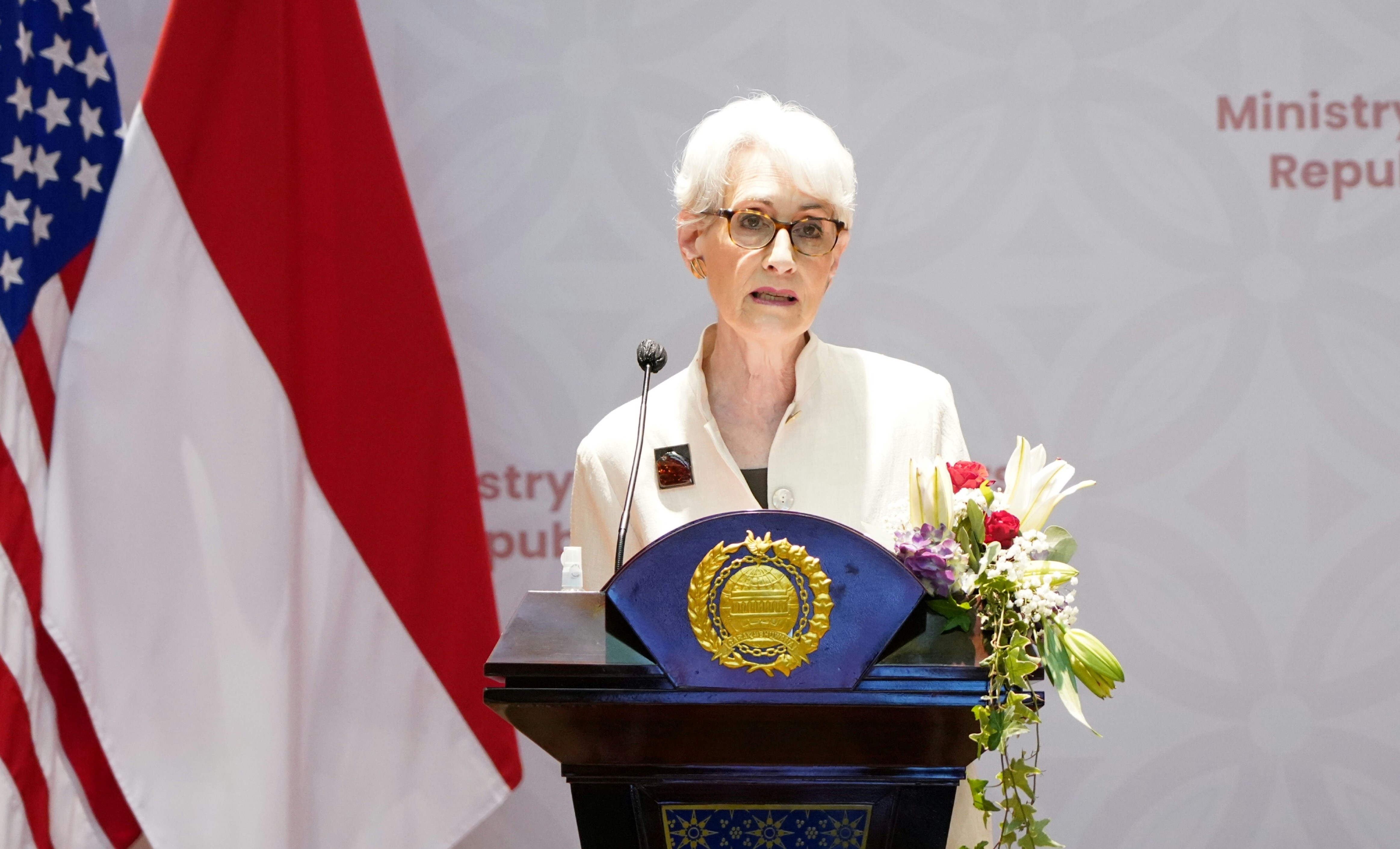 My cam ket khong chia se vaccine 'vi quyen loi chinh tri' hinh anh