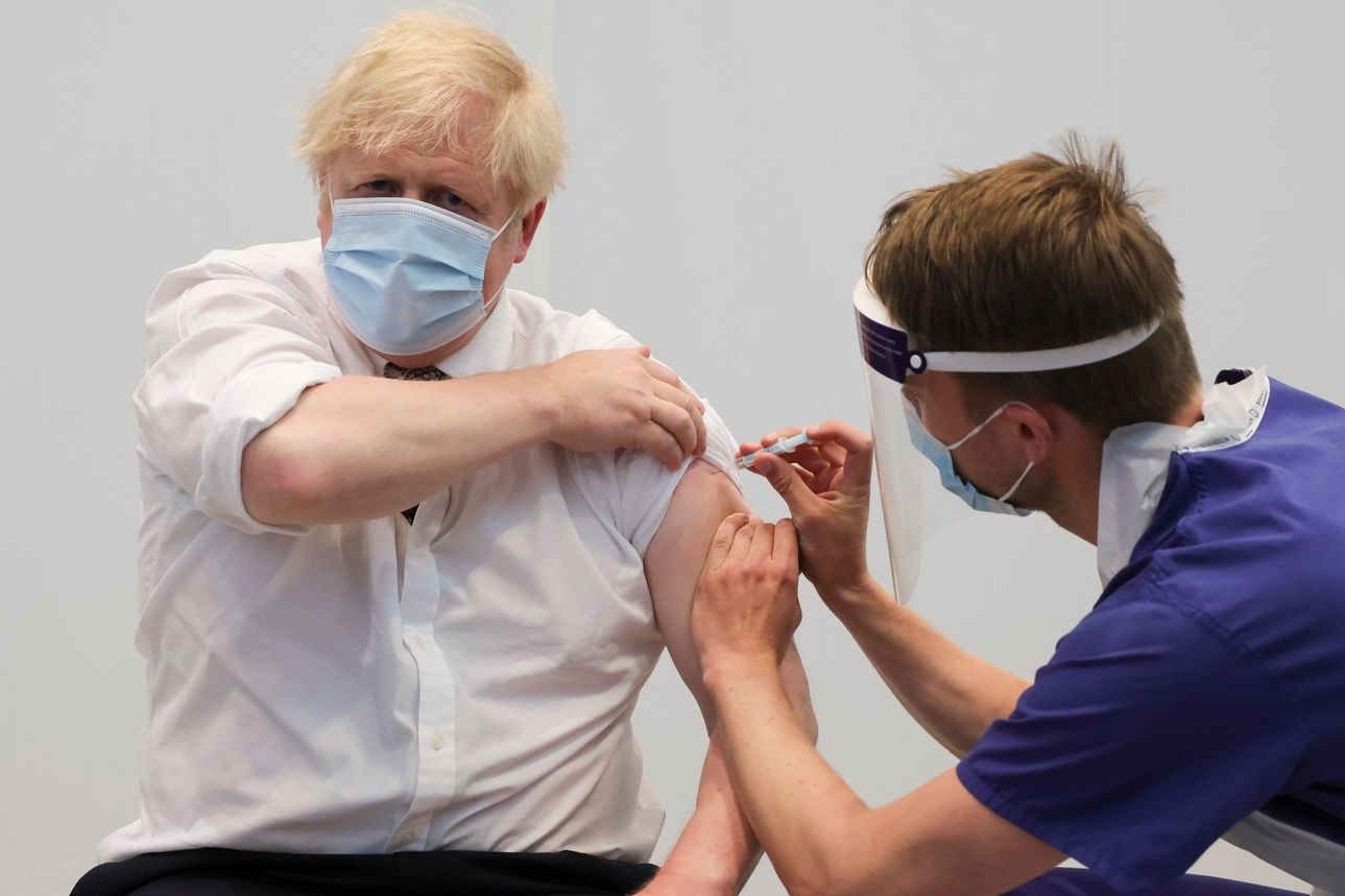 Thu tuong Anh se keu goi G7 tiem vaccine cho ca the gioi truoc 2023 hinh anh