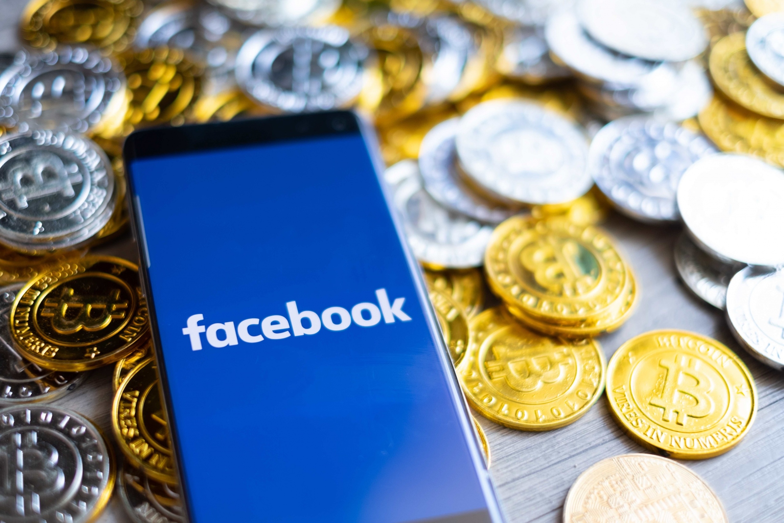 Facebook dang ky dich vu Bitcoin, tien ma hoa hinh anh