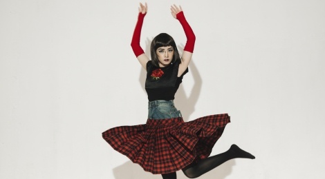 Chi Pu dat may 'vay hai cap' gay tranh cai de dua vao MV hinh anh