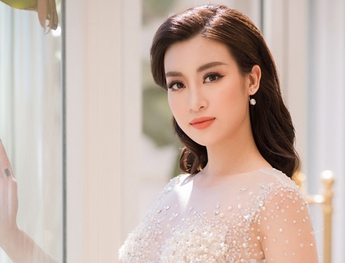Do My Linh gap go Hoa hau Hoan vu 2007 tai Phap o show Hoang Hai hinh anh