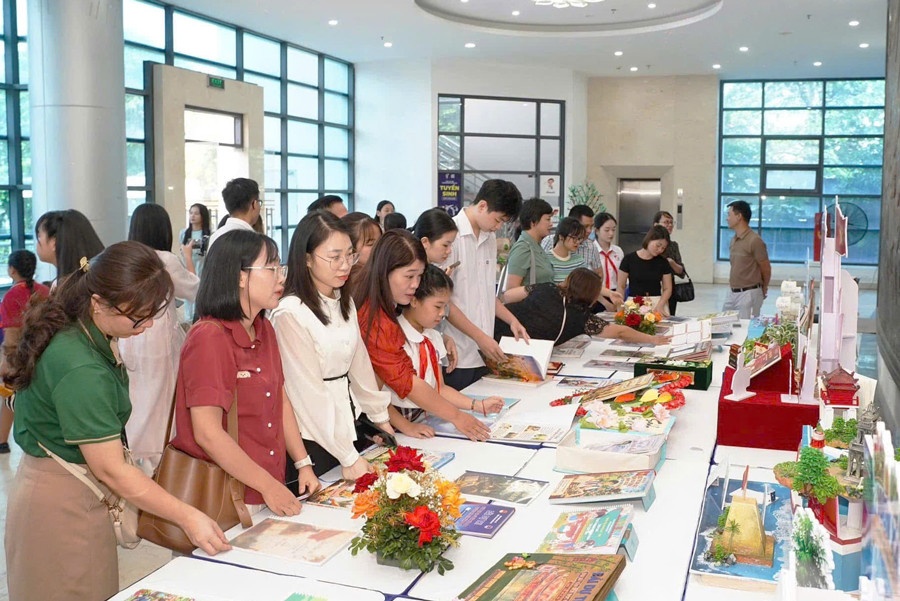 văn h&oacute;a đọc ảnh 1