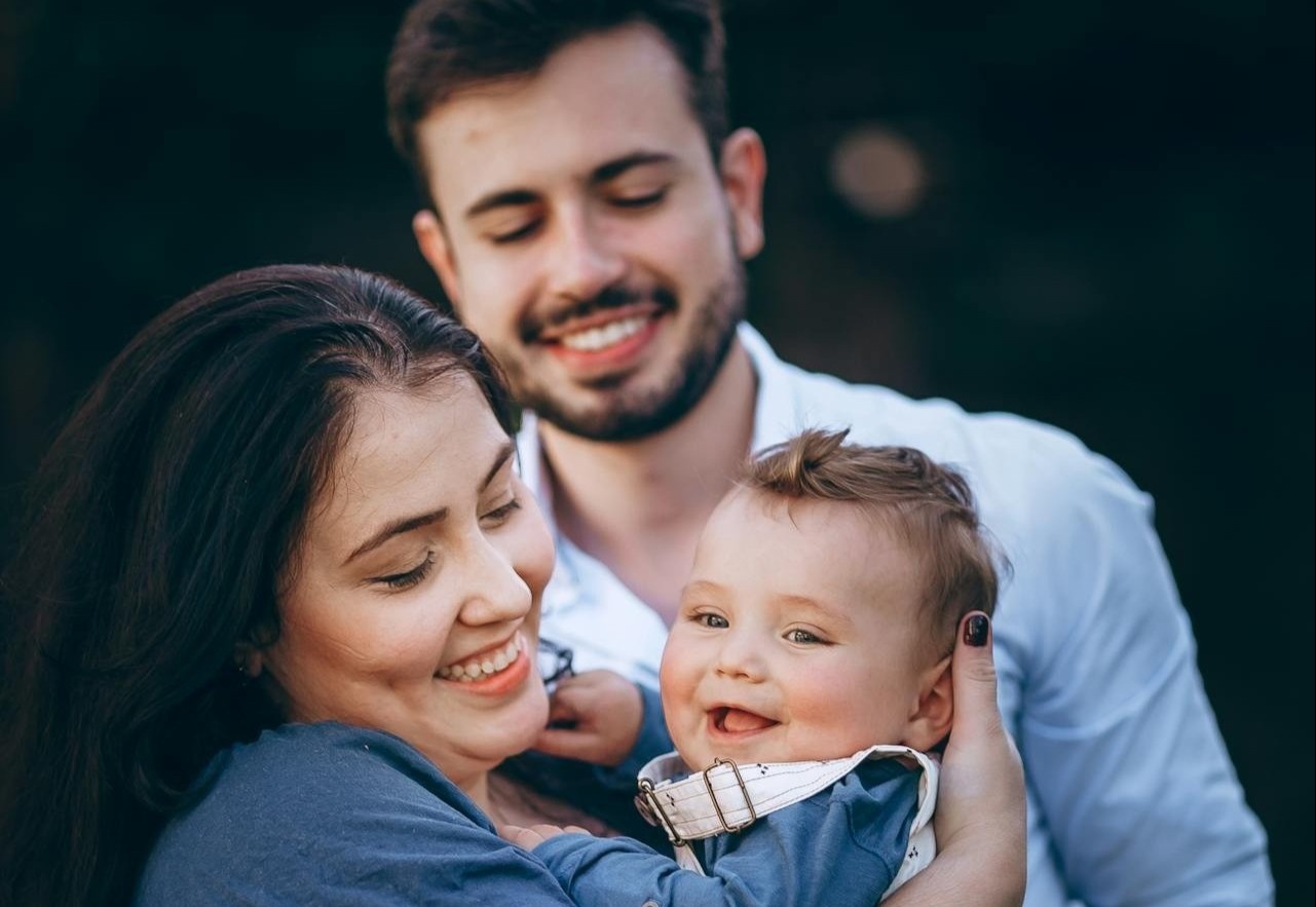 Vi sao 'Sinh con roi moi sinh cha'? hinh anh