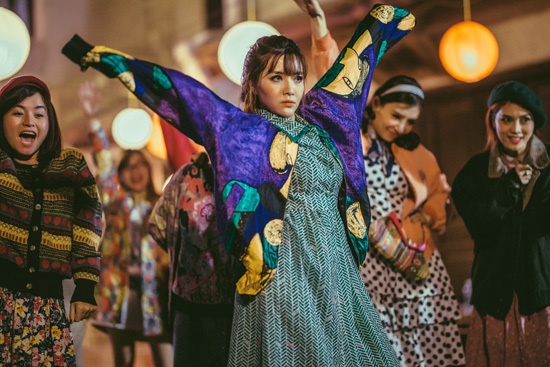 Tet den, khach ghe mua tap hoa cung hoi 'Bao gio lay chong' hinh anh