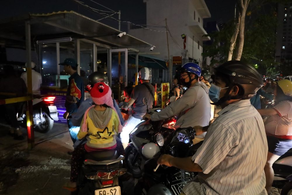 Pho dem Thao Dien anh 3