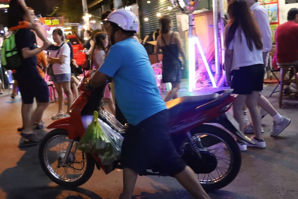 Pho dem Thao Dien anh 2