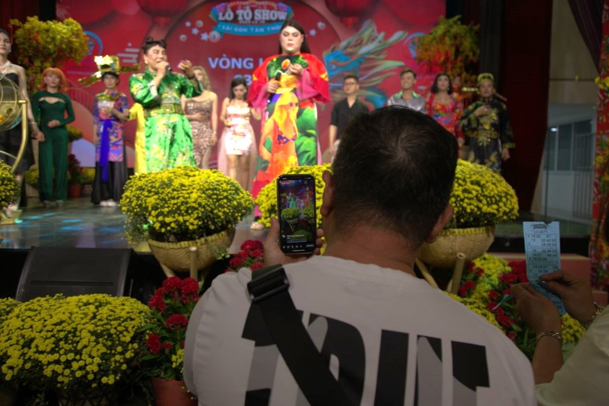 Lo to ngay Tet anh 4