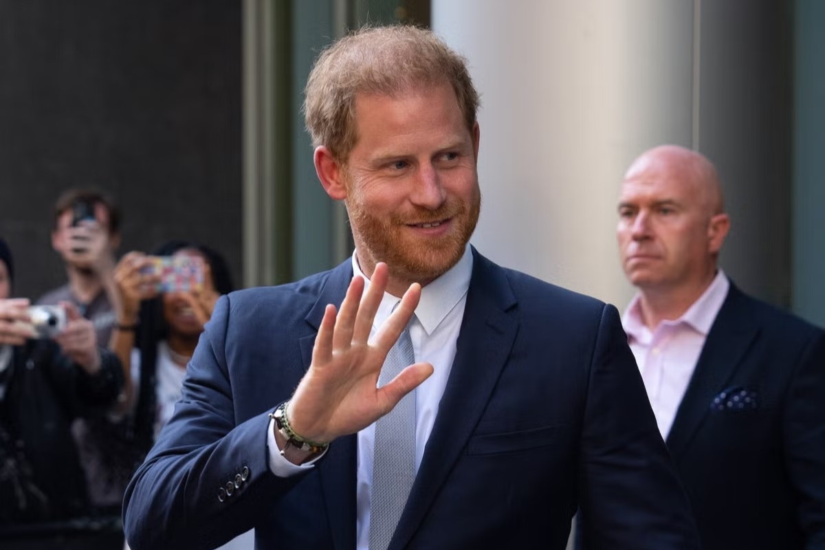 Hoang tu Harry sap ve tham Vua Charles hinh anh