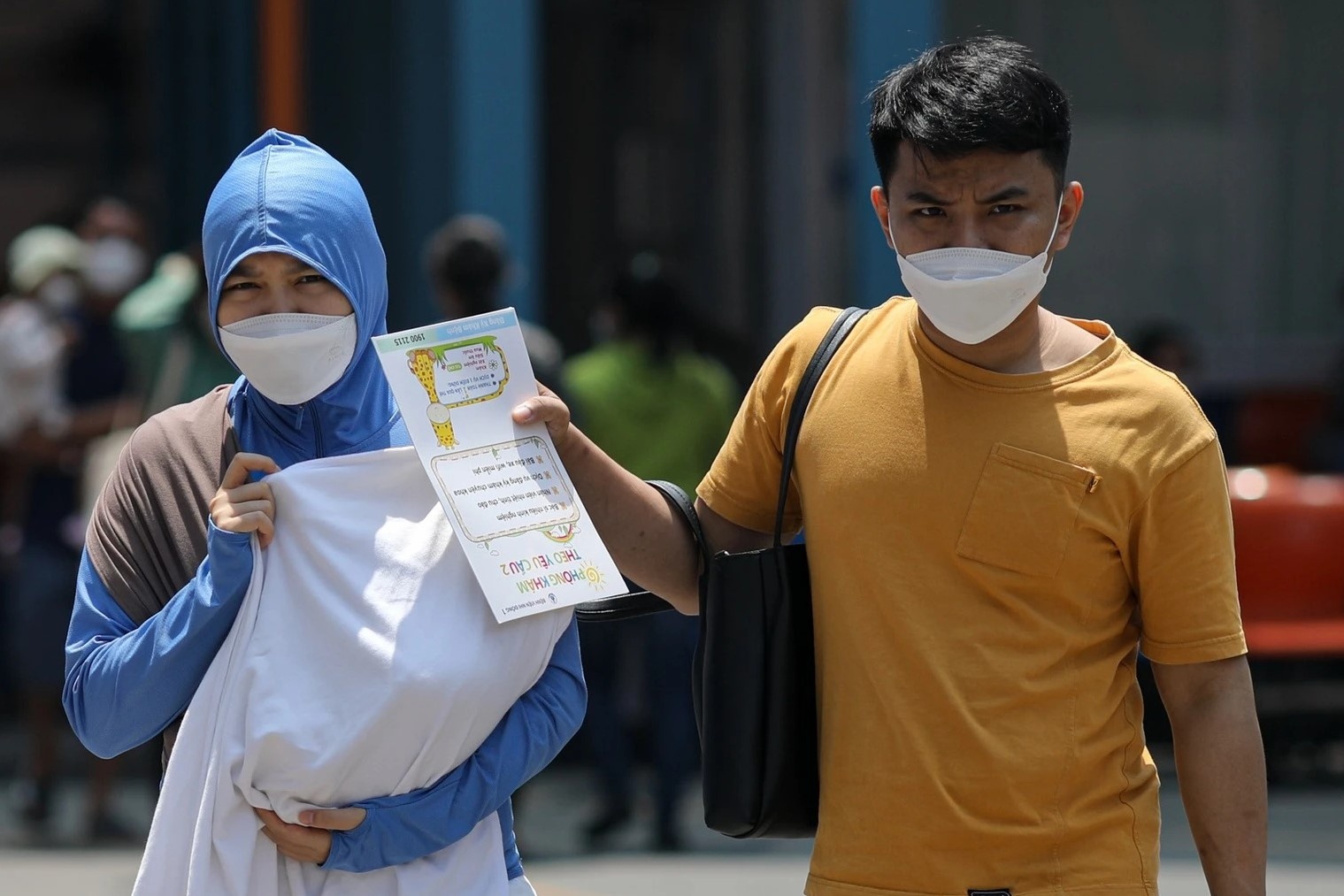 Sot 5 ngay chua khoi khi quay lai TP.HCM trung dot nang nong sau Tet hinh anh