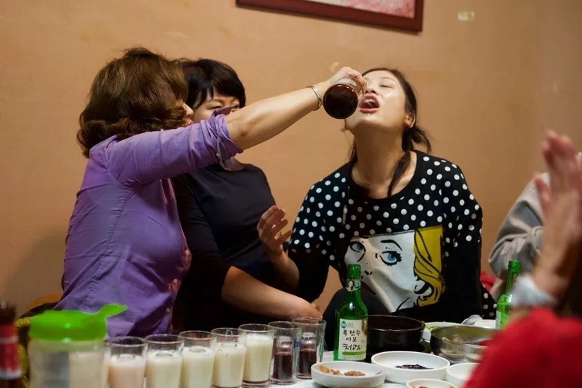 'Ac mong' ep nhau voi sep o Han Quoc hinh anh