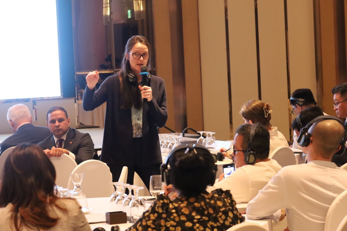 Canada chia se bai hoc dang gia ve Net-Zero voi Viet Nam hinh anh