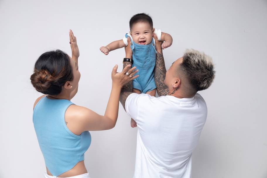 Nguoi dan ong o TP.HCM mang bau, sinh con thay vo hinh anh