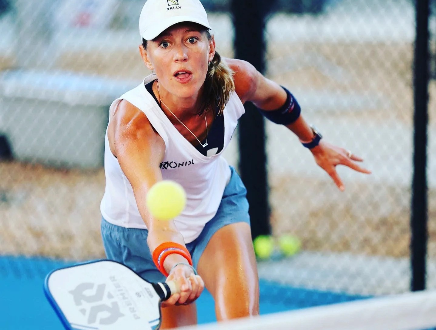 Pickleball be gay loi nguyen 'som no toi tan' hinh anh