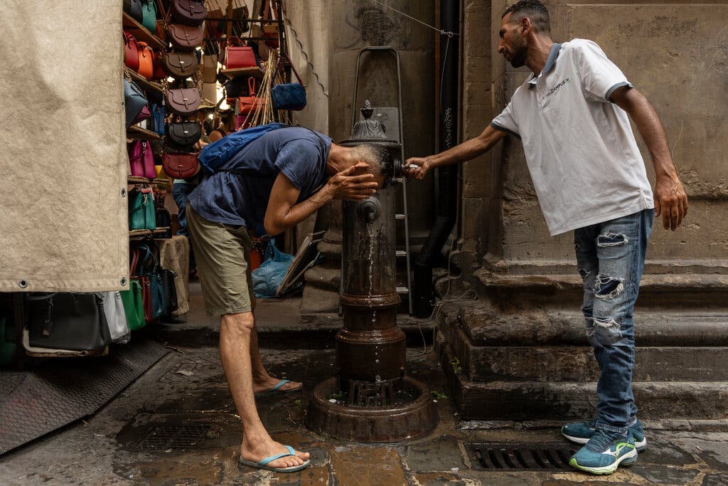 thang 4 nong ky luc anh 4