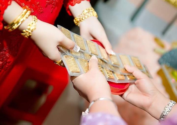 Sap cuoi nhung chua voi mua vang hinh anh
