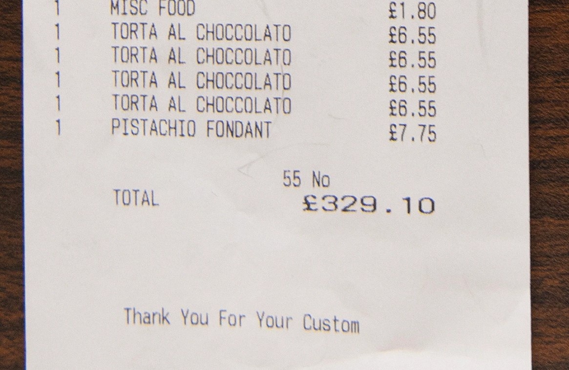 an quyt o nha hang anh 1