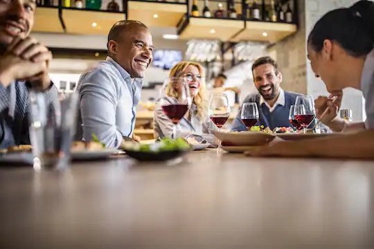 gioi han tuoi thuc khach anh 2