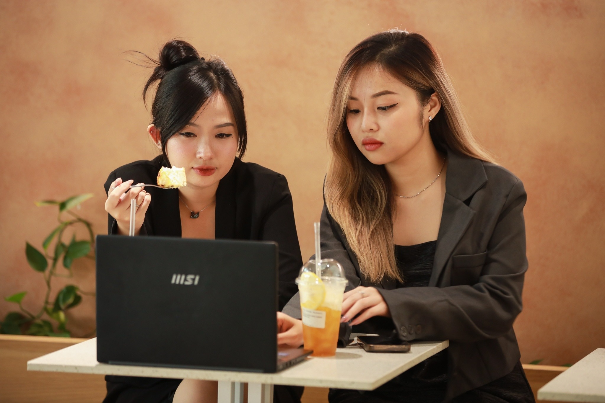 Ba kenh dau tu quan trong cho gen Z  hinh anh