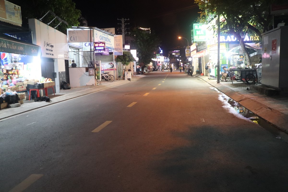 Pho dem Thao Dien diu hiu sau nua nam thi diem hinh anh