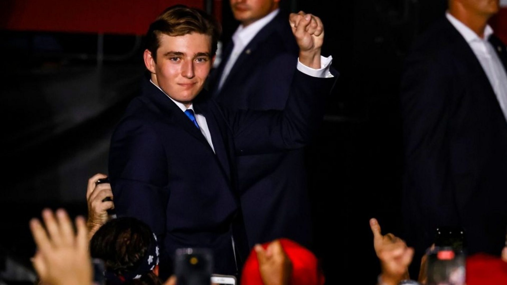 Con trai ut cua ong Trump gay chu y trong su kien van dong tranh cu hinh anh