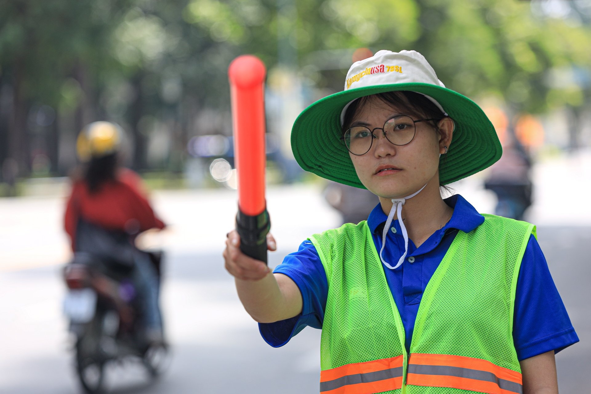 Loi ke cua tinh nguyen vien TP.HCM giua bien nguoi vieng Tong Bi thu hinh anh