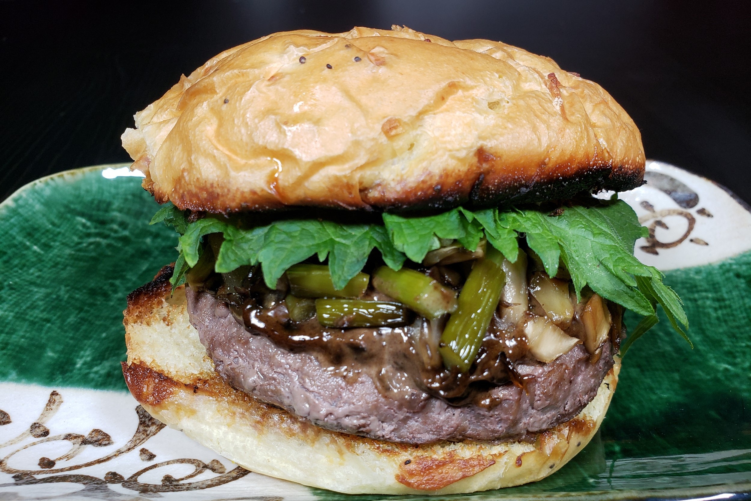 Doc la hamburger voi la tia to hinh anh