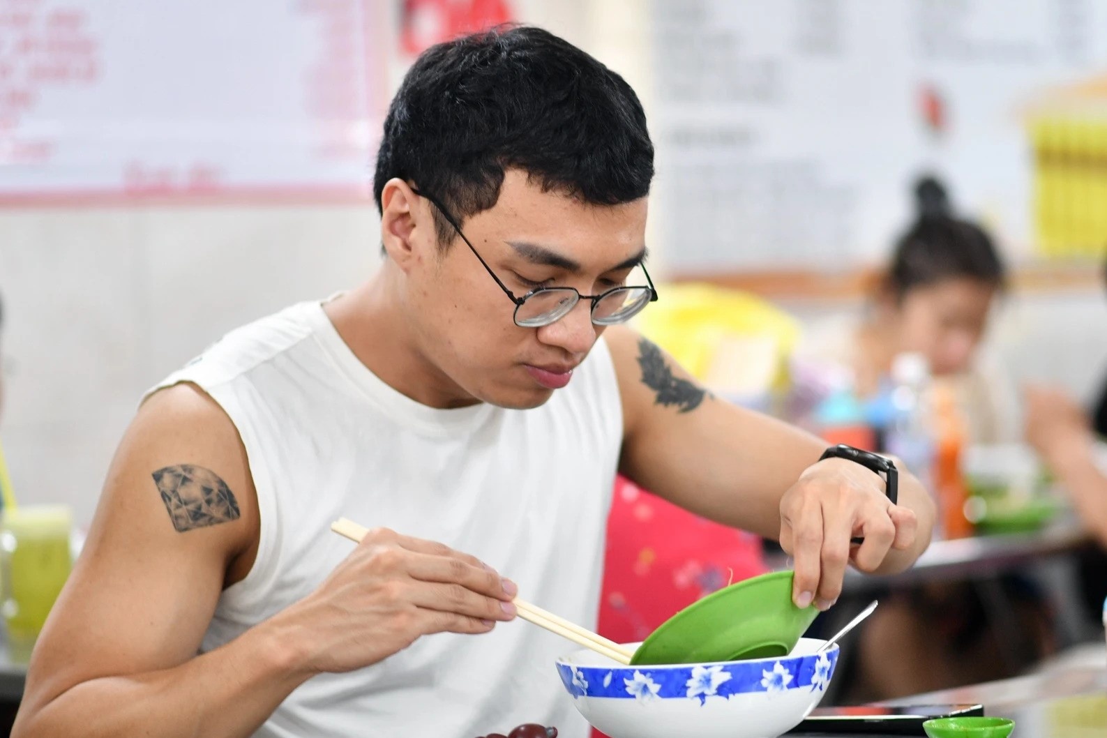 'Thue doc than' de nang gioi tre o TP.HCM, Ha Noi hinh anh