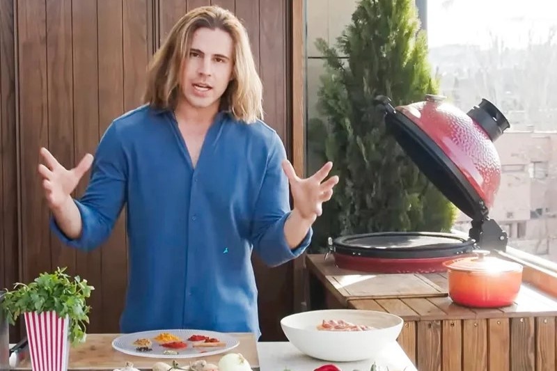 YouTuber noi tieng gay an mang chan dong o Thai Lan hinh anh