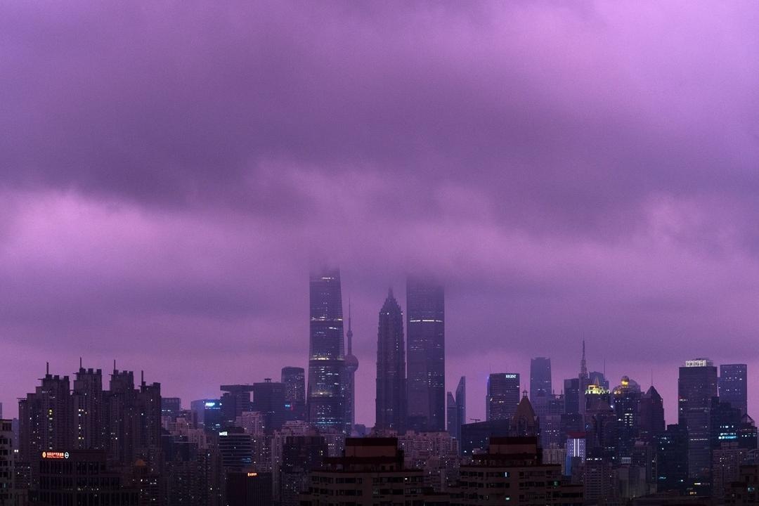 Hai con bao tan cong Thuong Hai trong 4 ngay hinh anh