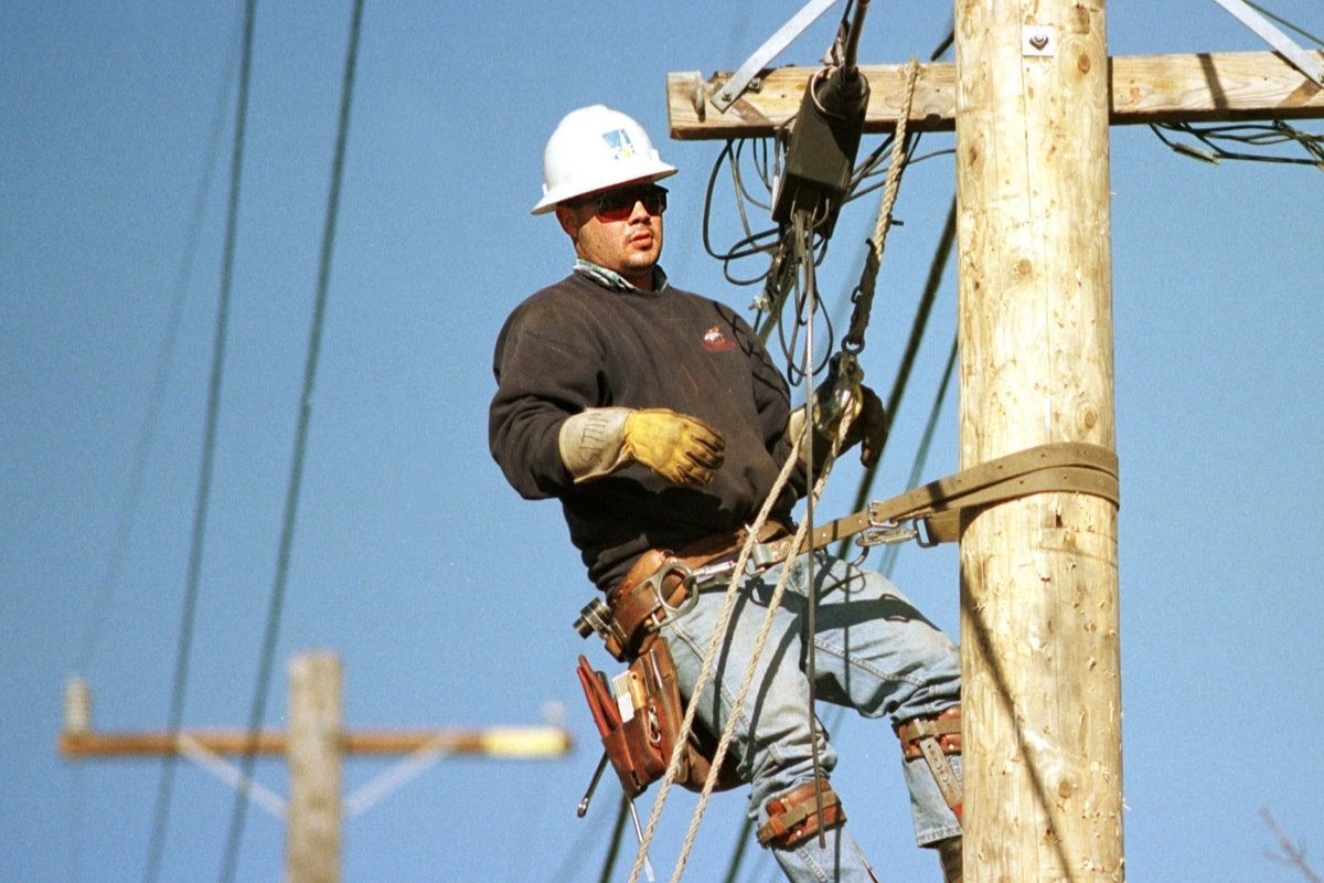 Tra tien dien cho hang xom suot 15 nam vi bi cau nham day dien hinh anh