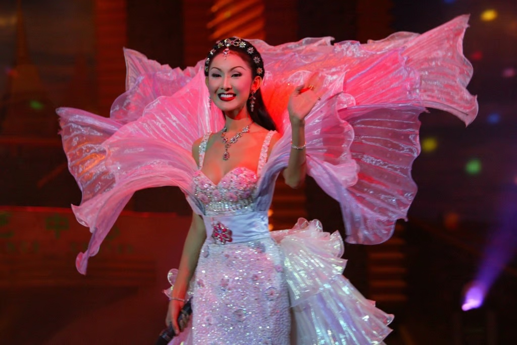 Nguoi chuyen gioi nhan boi thuong 8.200 USD vi bi ep dieu tri soc dien hinh anh