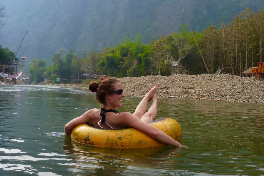 ngo doc ruou o Lao anh 3