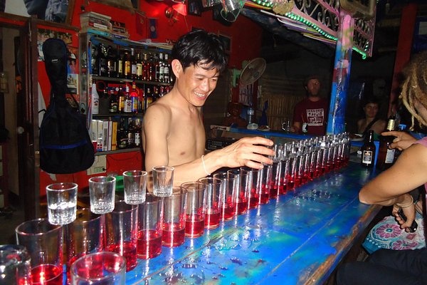 ngo doc ruou o Lao anh 2