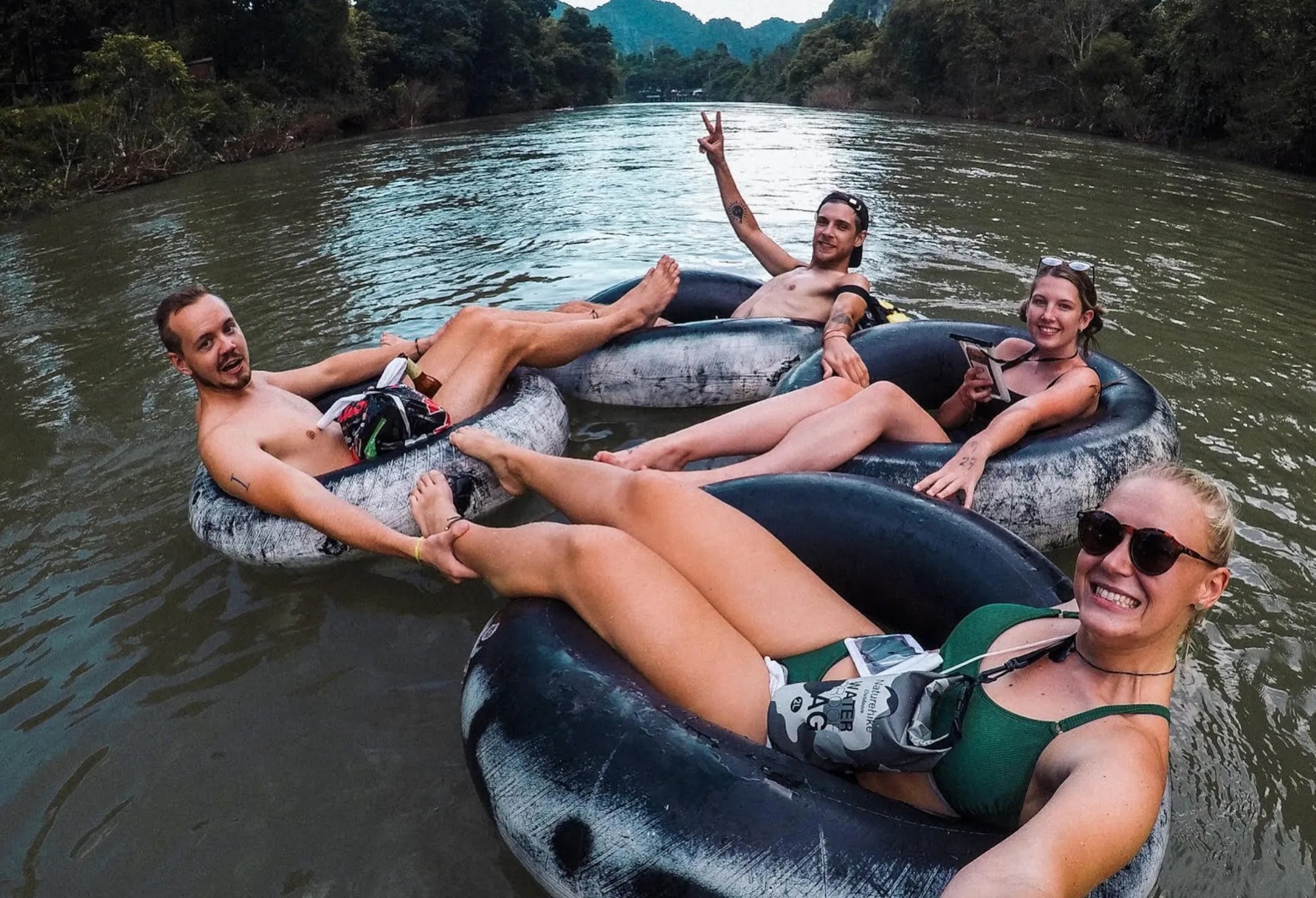 Du lich Vang Vieng ve dau sau tham kich khien ca the gioi bi soc hinh anh