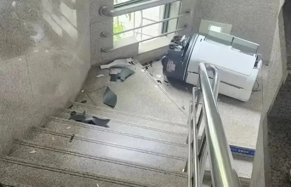 robot Hàn Quốc tự sát ảnh 1 robot Han Quoc tu sat anh 1