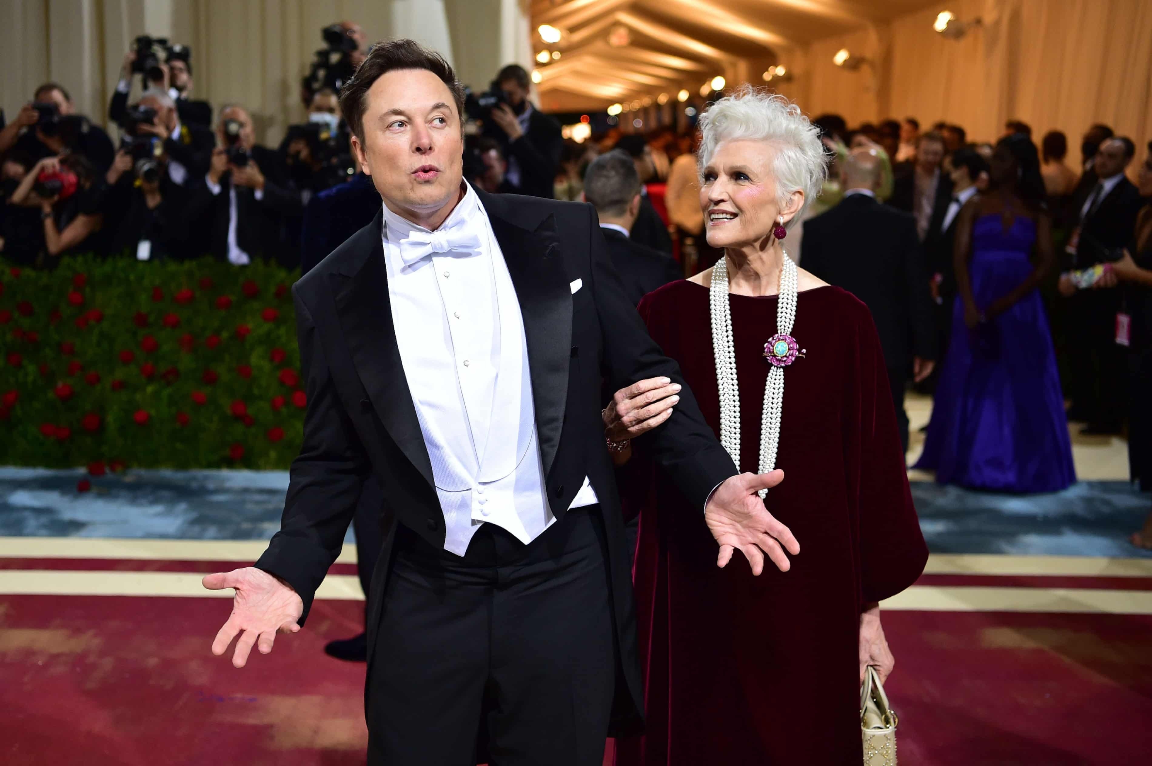 Me cua Elon Musk 'gay sot' o Trung Quoc hinh anh