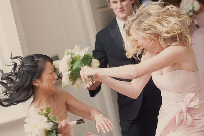 Co dau My suyt bi ban than cach mat vi khong moi dam cuoi hinh anh