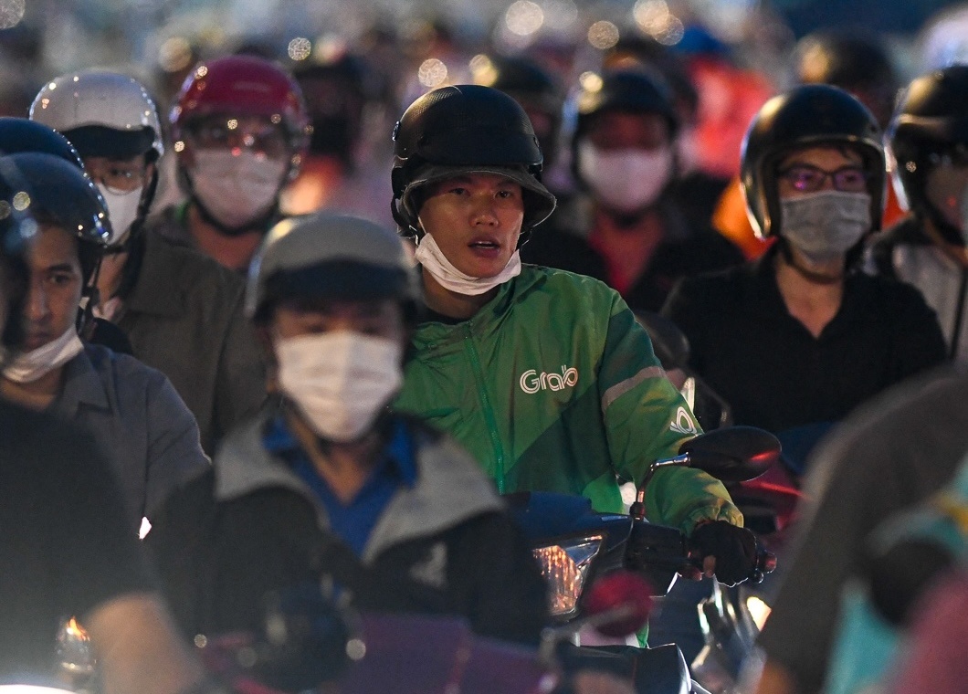 Tai xe o TP.HCM giam 50% thu nhap, tat app nghi Tet som hinh anh