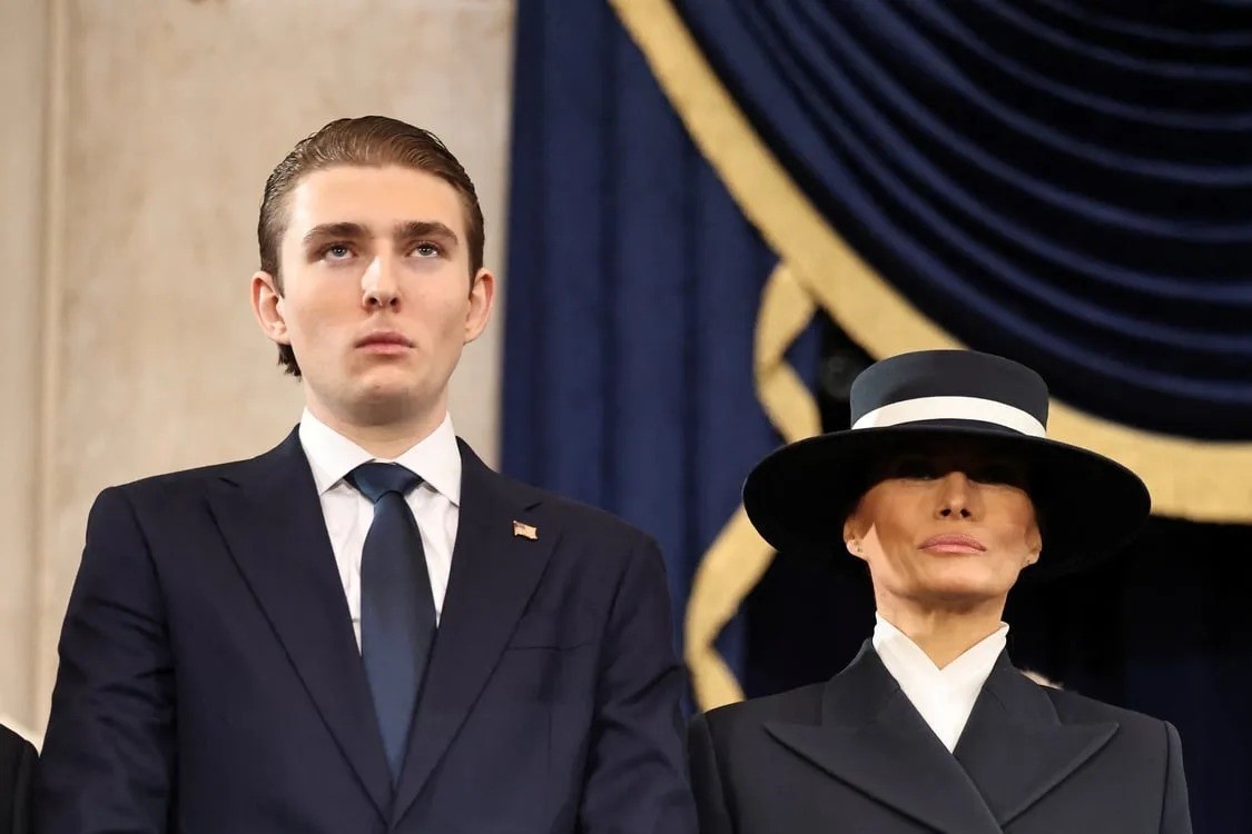 Ba Melania va Barron Trump da khac hinh anh