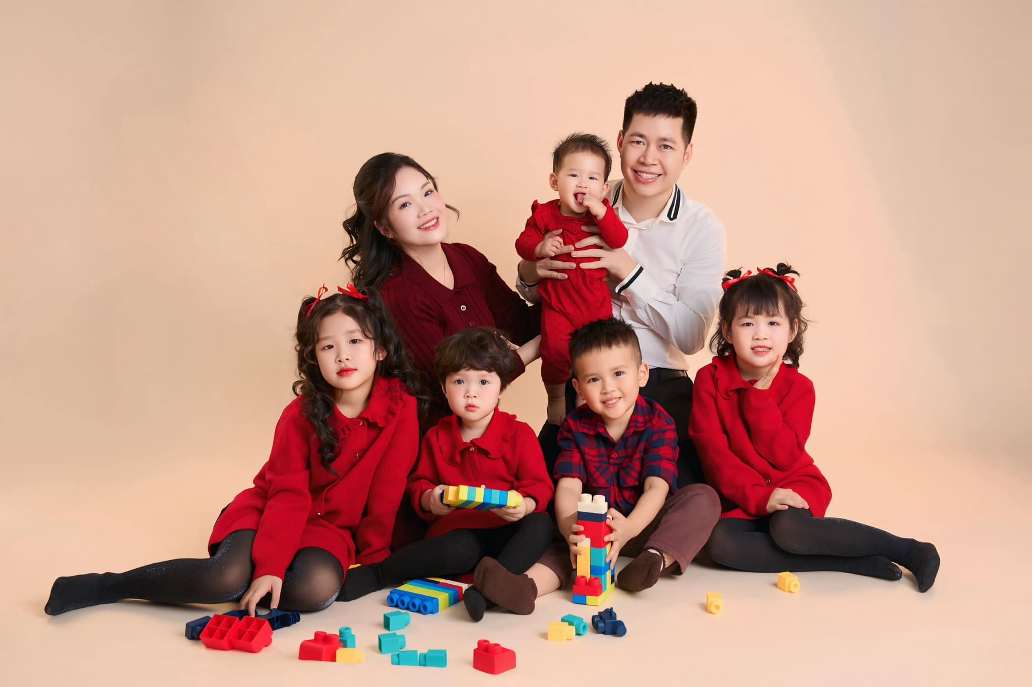 Gia dinh 6 con anh 1