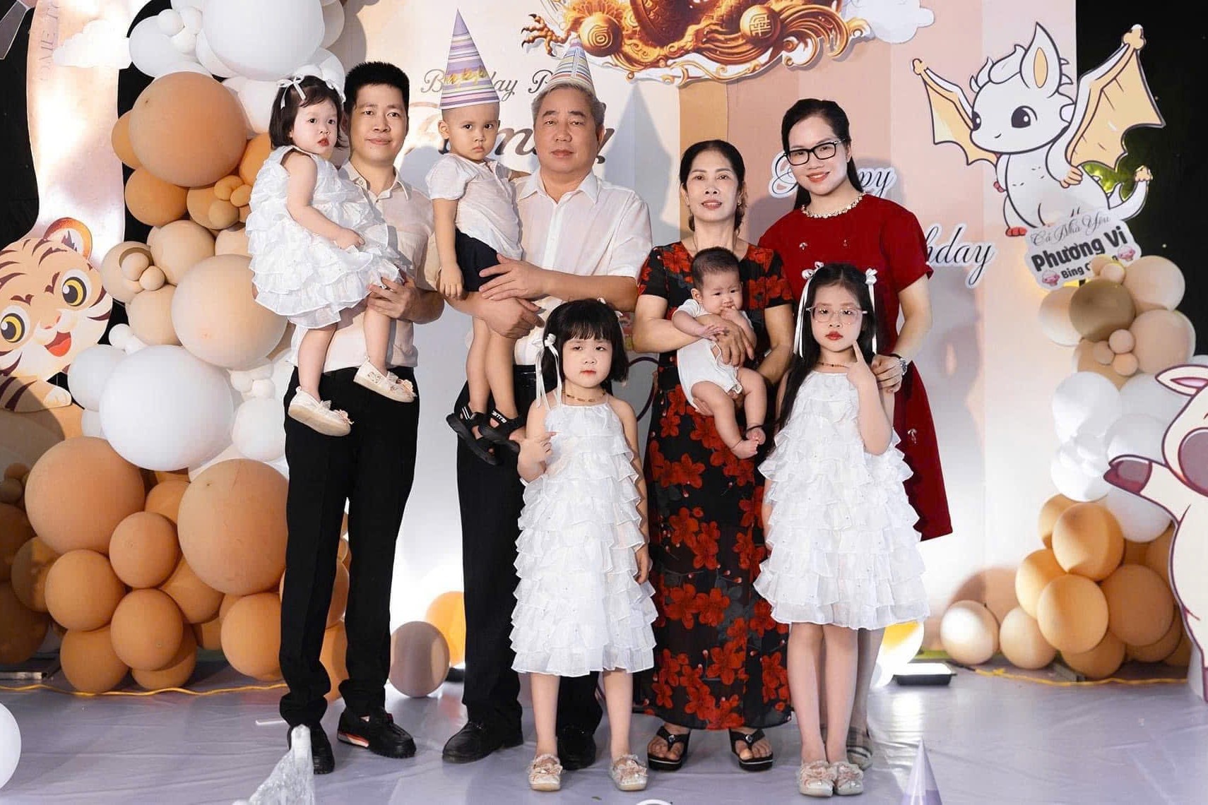 Gia dinh 6 con anh 4