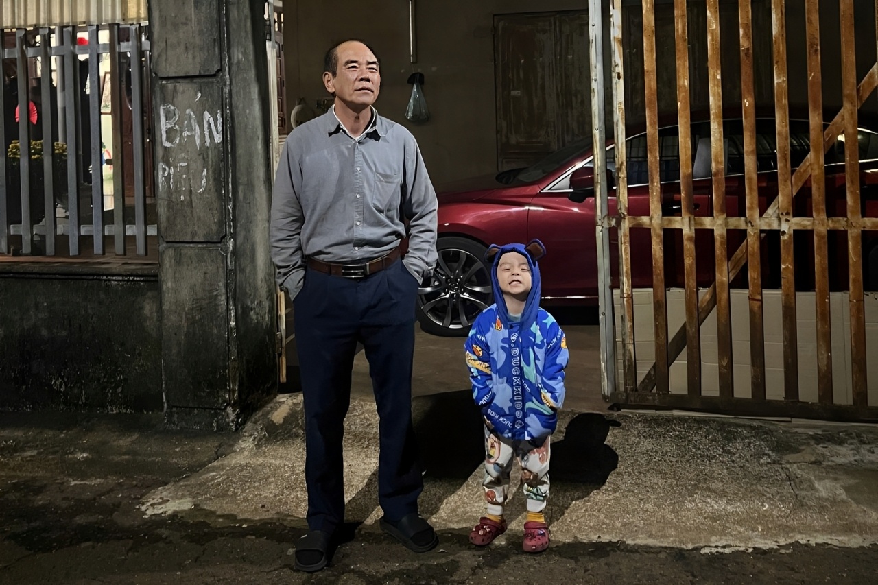 Phan ung bat ngo cua bo chong khi con dau gian doi, bo nha di Da Lat hinh anh