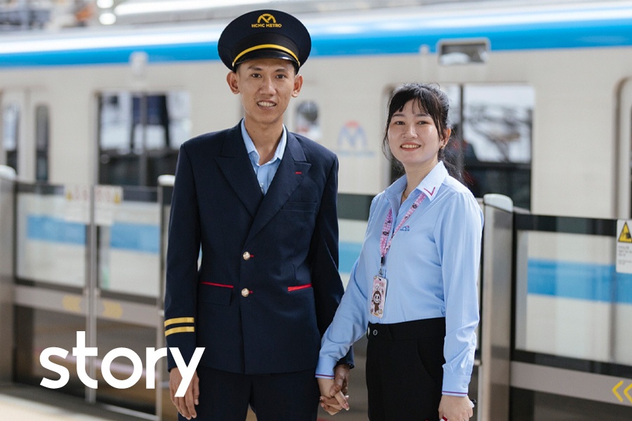 Ngay lam viec o metro TP.HCM cua vo chong lai tau - nhan vien ke ga hinh anh