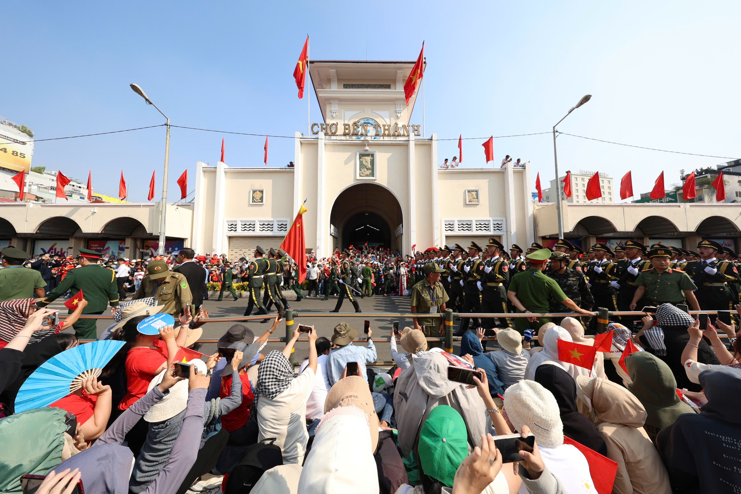 Dieu khong bao gio doi thay sau ngay dai thang 30/4 o TP.HCM hinh anh