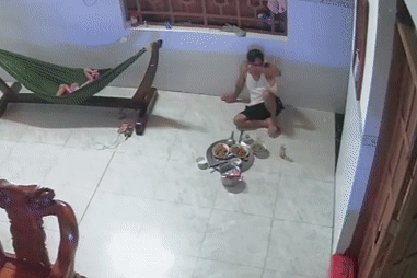 Xem camera o nha sau ky nghi le, co gai Binh Phuoc thay canh nhoi long hinh anh