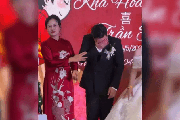 Chu re bat khoc nuc no sau cau noi cua MC trong dam cuoi hinh anh