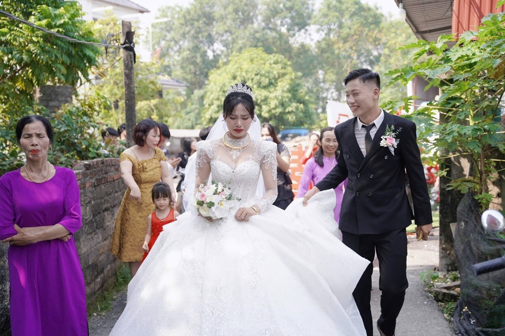 Chang trai Vinh Phuc cuoi con gai 'ban than' hinh anh