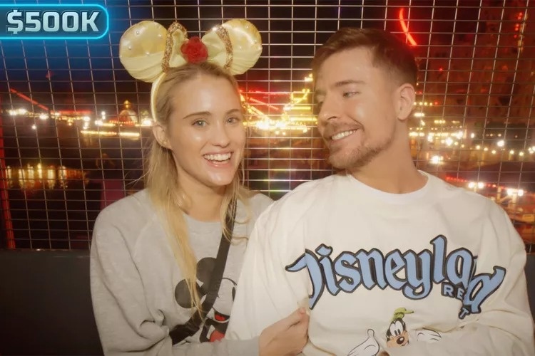 MrBeast bao tron Disneyland anh 1