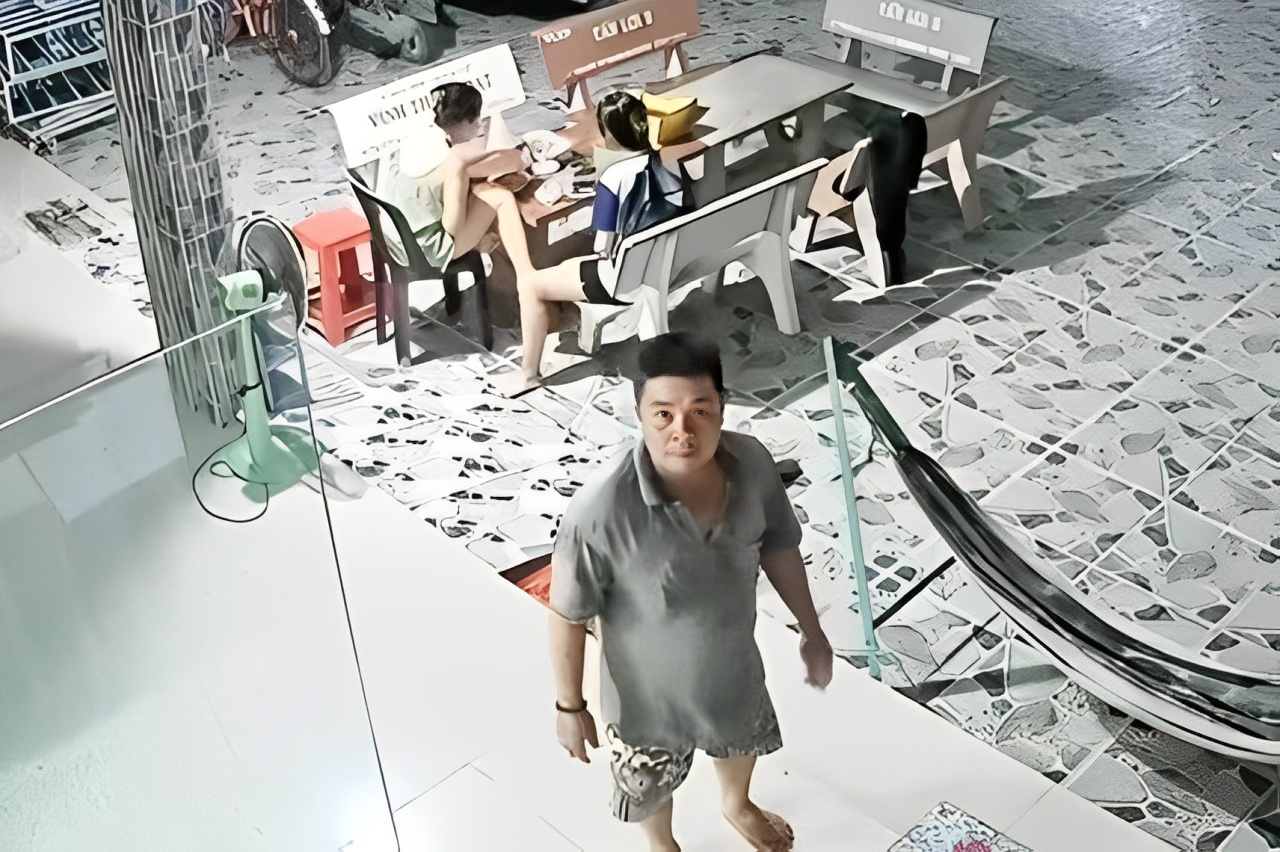 Cha nhay mua vi nghe tieng con gai goi ve qua camera hinh anh