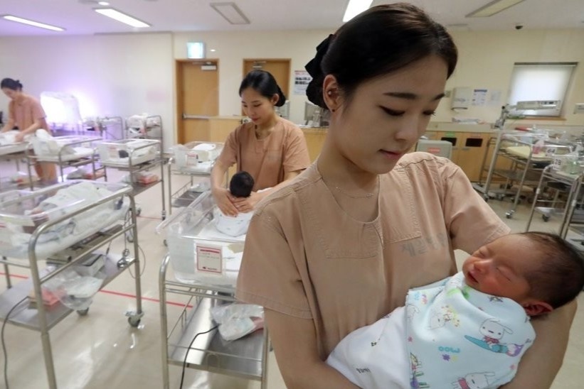 Tin vui doi voi quoc gia co ty le sinh thap nhat the gioi hinh anh